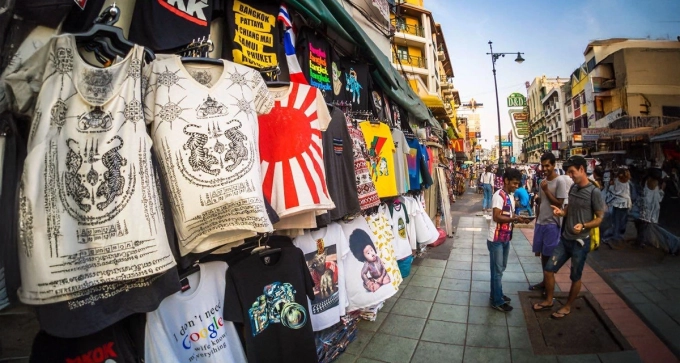 ตลาดกลางคืนพัฒน์พงษ์ — ช้อป กิน เที่ยว กลางคืนสุดคลาสสิกของกรุงเทพฯ